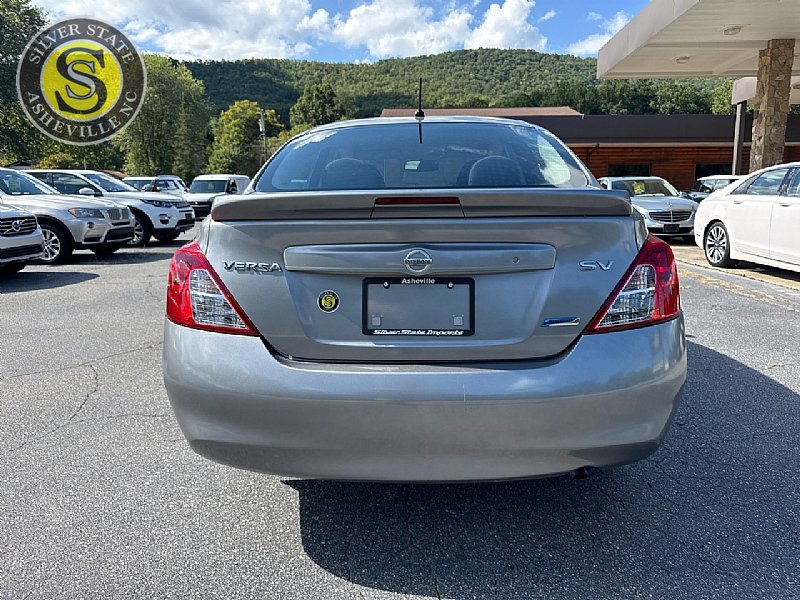 Used 2013 Nissan Versa SV FWD image 5