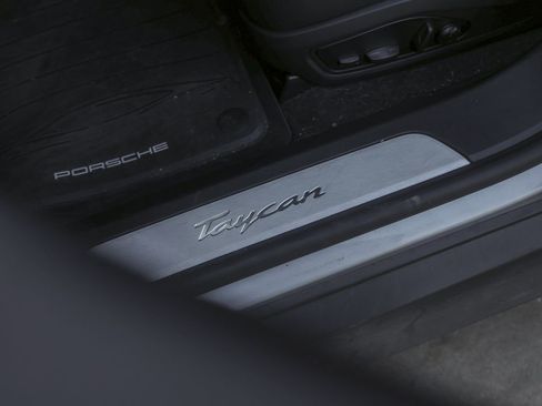 Certified 2025 Porsche Taycan image 17