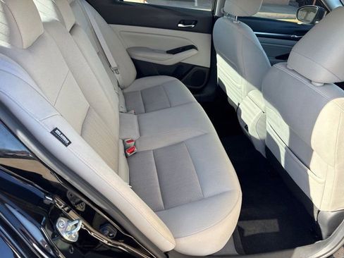 Used 2021 Nissan Altima 2.5 SV w/ SV Premium Package image 12