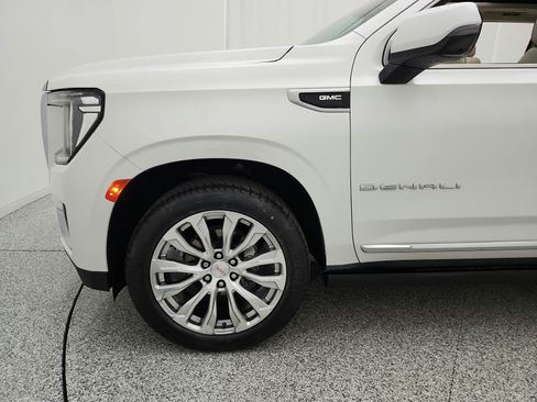 Used 2022 GMC Yukon XL Denali RWD image 17