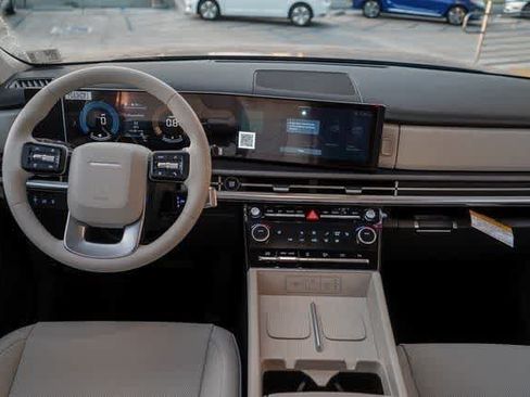 Used 2025 Hyundai Santa Fe SEL FWD image 15