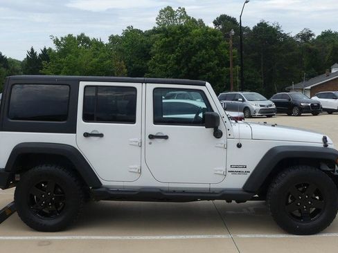 Used 2014 Jeep Wrangler Unlimited Sport w/ Quick Order Package 24S AWD/4WD image 6
