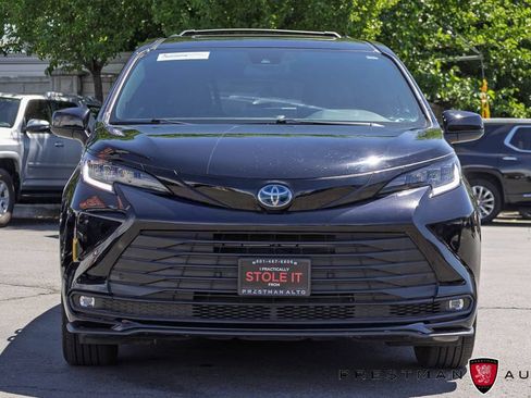 Used 2025 Toyota Sienna XLE Woodland Edition AWD/4WD image 15