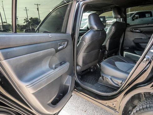 Used 2024 Toyota Highlander XSE FWD image 26