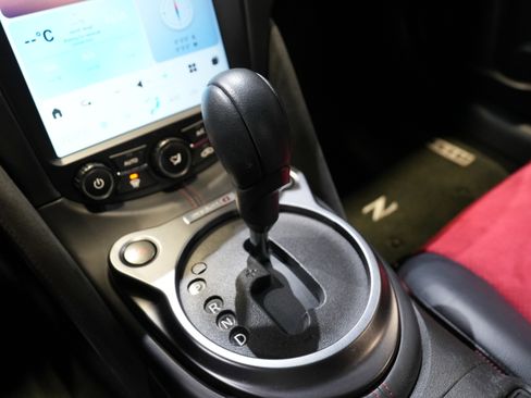 Used 2020 Nissan 370Z NISMO image 40