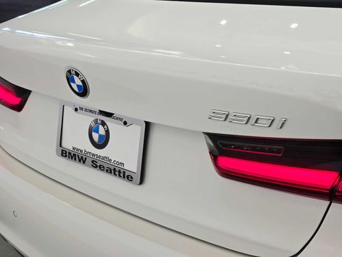 Used 2022 BMW 330i xDrive Sedan w/ Driving Assistance Package AWD/4WD image 7