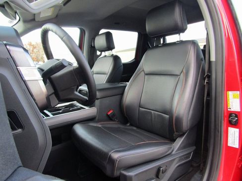 Used 2025 Ford F250 Lariat w/ Chrome Package image 23