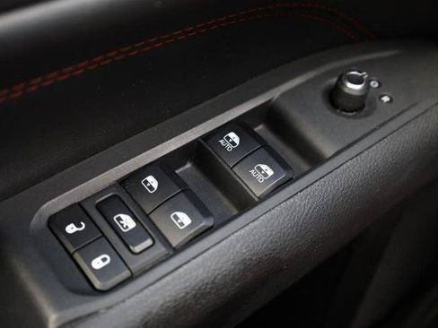 Used 2025 Jeep Compass Trailhawk AWD/4WD image 17