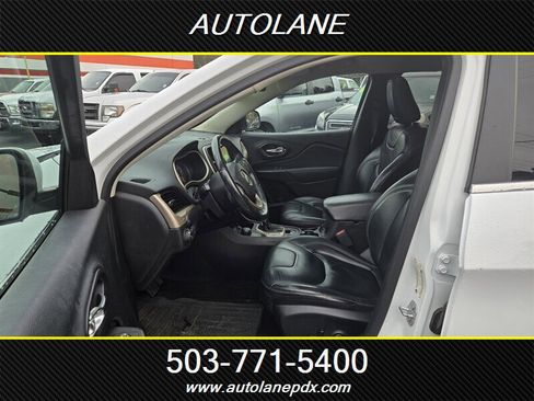 Used 2017 Jeep Cherokee Limited image 8