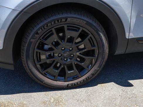 Used 2021 Kia Telluride EX w/ EX Premium Package AWD/4WD image 13