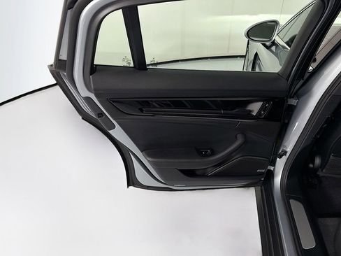 Used 2025 Porsche Panamera RWD image 27