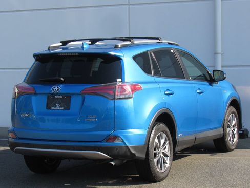 Used 2017 Toyota RAV4 XLE w/ Convenience Package AWD/4WD image 6