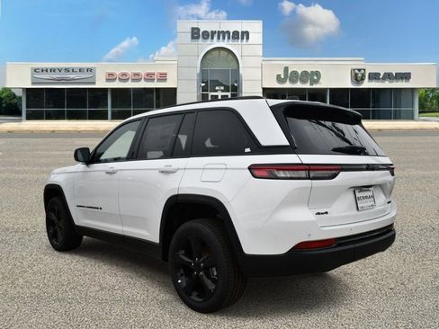 Used 2025 Jeep Grand Cherokee Limited w/ Black Appearance Package AWD/4WD image 5