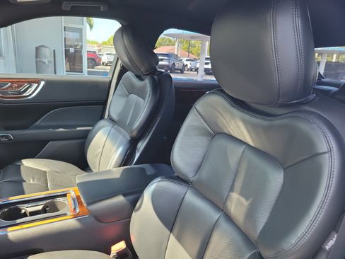 Used 2020 Lincoln Continental w/ Premium Package FWD image 14