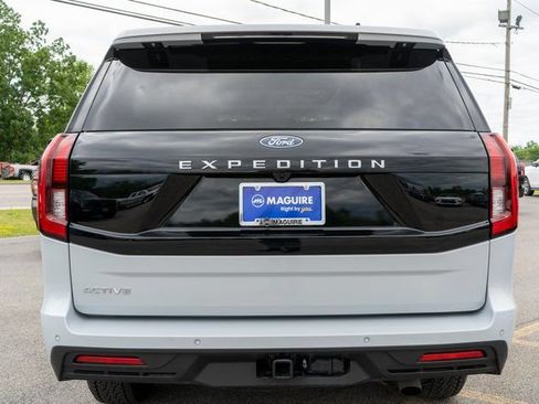 Used 2025 Ford Expedition Active AWD/4WD image 7
