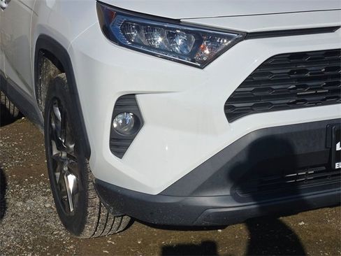 Used 2020 Toyota RAV4 XLE Premium image 4