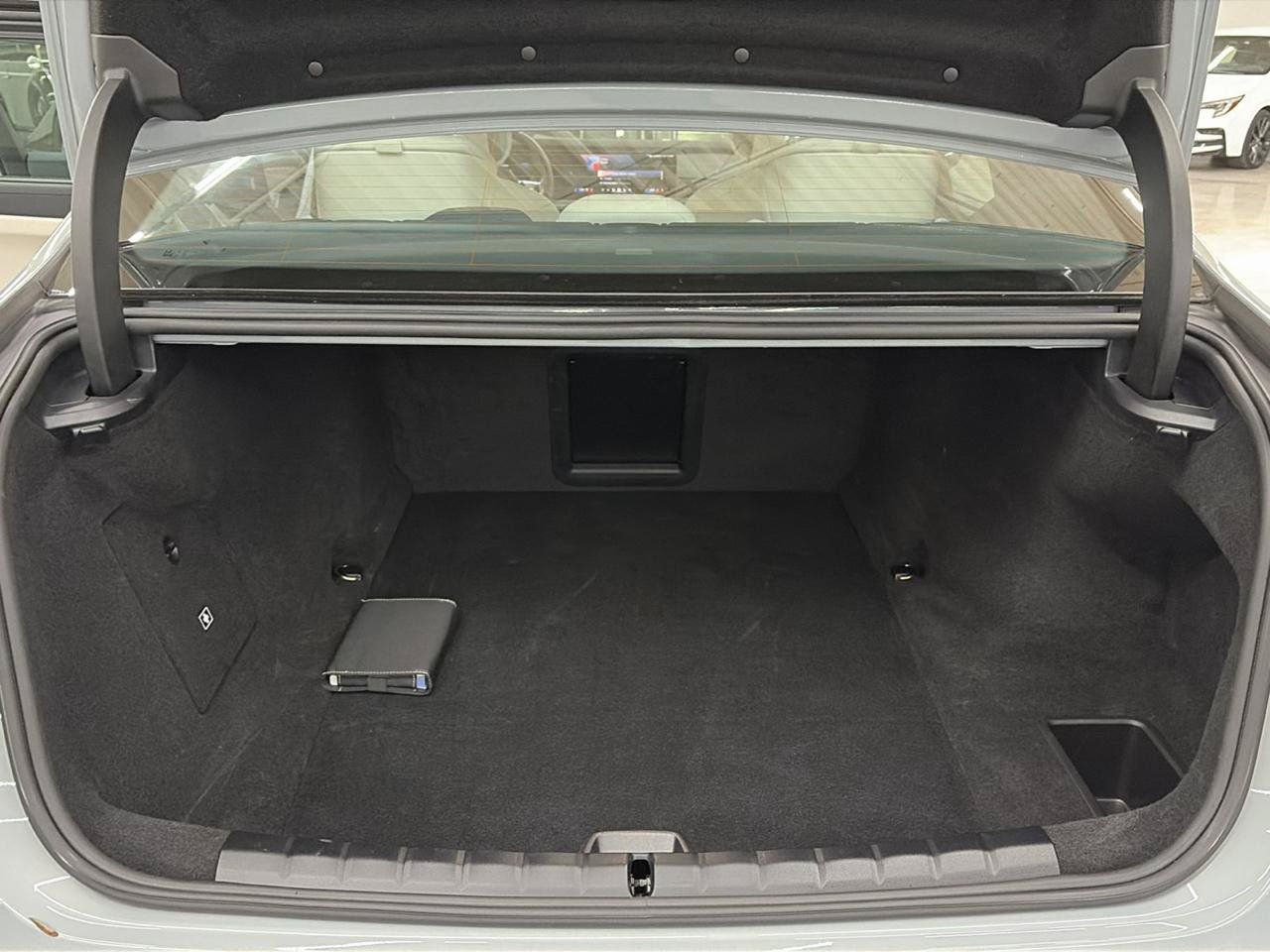 Used 2024 BMW i7 xDrive60 AWD/4WD image 27