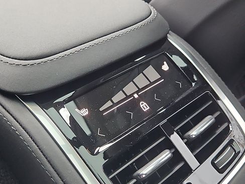 New 2026 Volvo XC90 B6 Plus w/ Protection Package Premier image 12