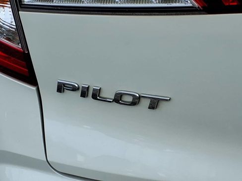 Used 2019 Honda Pilot Touring image 5