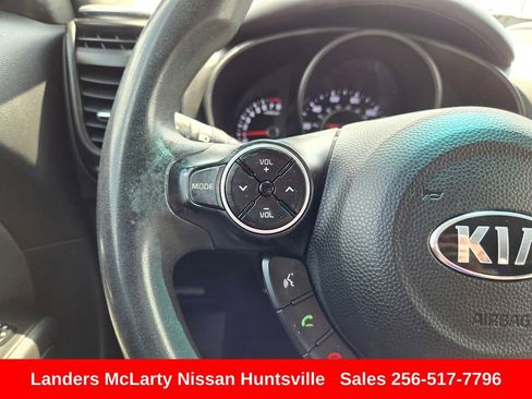 Used 2016 Kia Soul FWD image 23