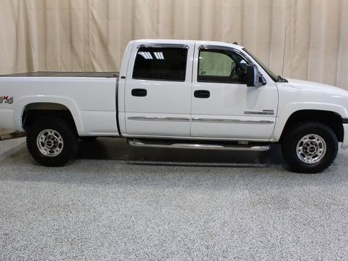 Used 2005 GMC Sierra 2500 SLT w/ Heavy-Duty Power Package image 3
