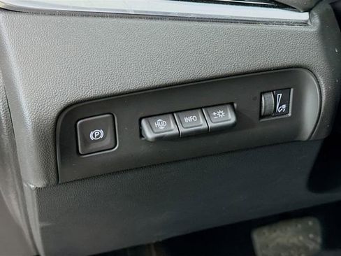 Used 2023 Buick Enclave Avenir image 10