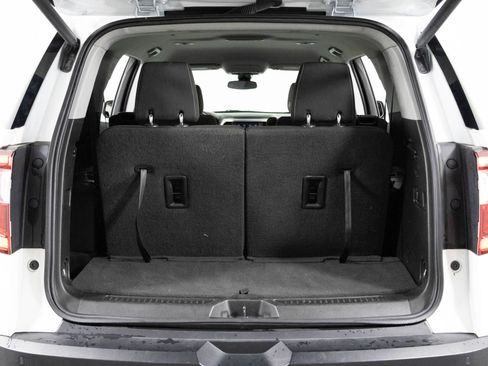 Certified 2023 GMC Acadia SLE w/ Driver Convenience Package image 39