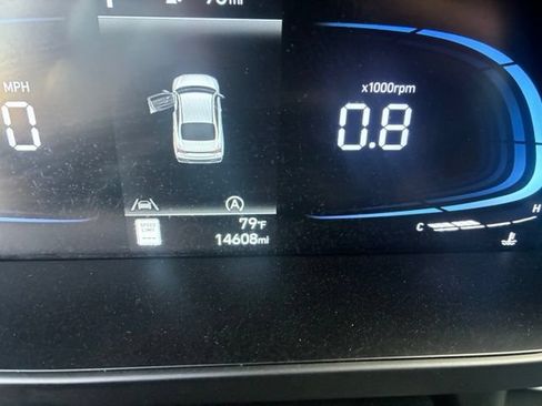 Used 2025 Hyundai Elantra SE FWD image 13