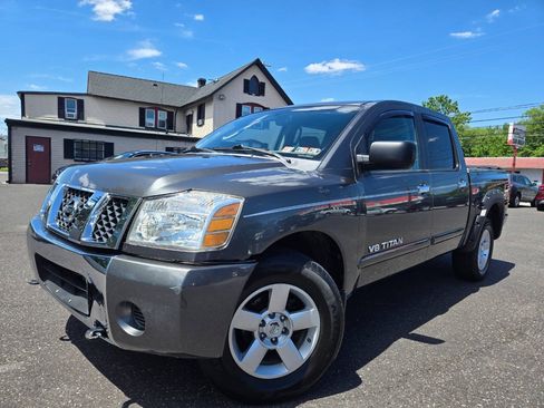 Used 2006 Nissan Titan SE AWD/4WD image 2