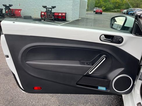 Used 2019 Volkswagen Beetle 2.0T SE FWD image 17