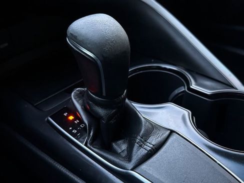 Used 2018 Toyota Camry SE image 25