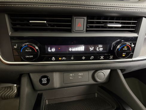 Used 2025 Nissan Rogue SV w/ SV Premium Package AWD/4WD image 16