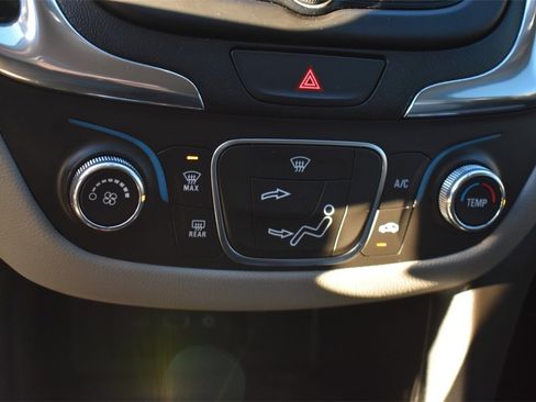 Used 2020 Chevrolet Equinox LS w/ LS Convenience Package image 33