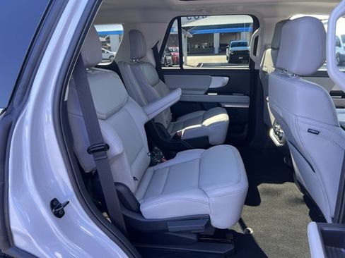 New 2025 Ford Expedition Active image 20