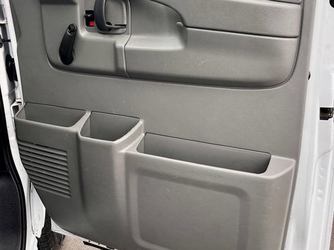 Used 2013 Chevrolet Express 2500 RWD image 17