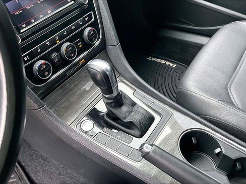 Used 2018 Volkswagen Passat 2.0T SE image 17