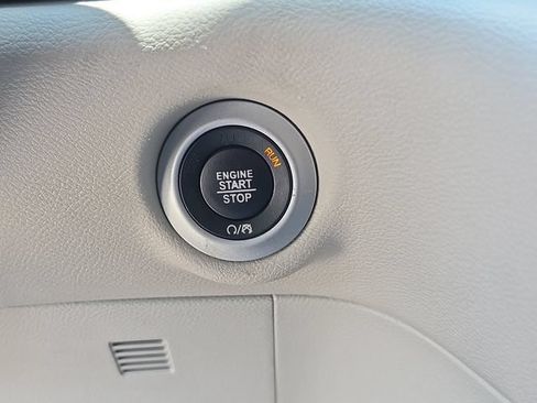 Used 2022 Chrysler Voyager LX FWD image 29