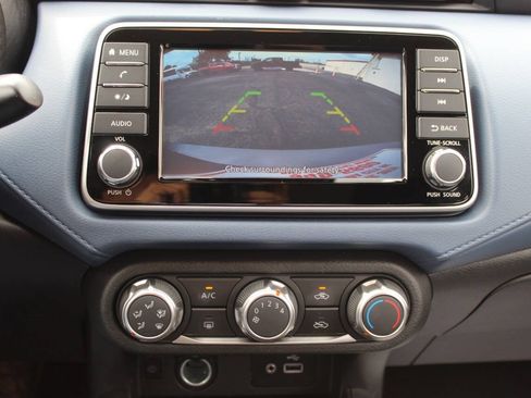 Used 2025 Nissan Versa SV FWD image 19