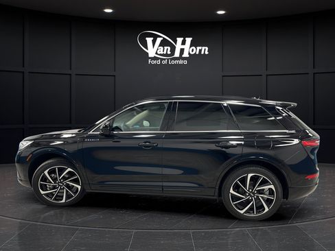Used 2025 Lincoln Corsair Grand Touring AWD/4WD image 4