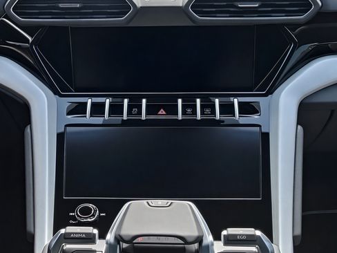 Used 2021 Lamborghini Urus AWD/4WD image 14