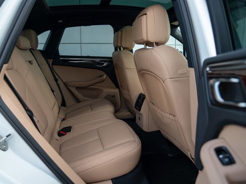 New 2026 Porsche Macan image 25