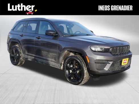 Used 2023 Jeep Grand Cherokee Altitude image 1