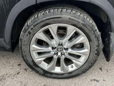 Used 2023 Toyota Highlander Limited image 5