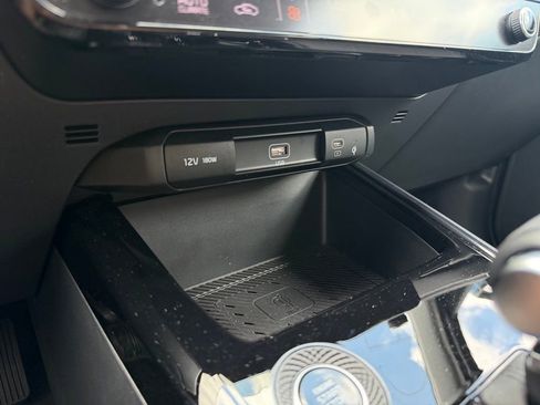 Certified 2025 Kia Niro FWD image 20