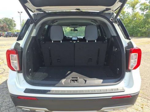 Used 2024 Ford Explorer XLT w/ Equipment Group 202A AWD/4WD image 8