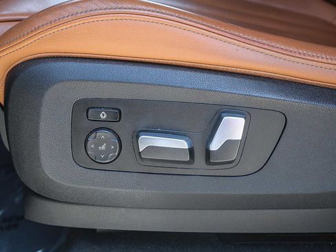 Used 2019 BMW X7 xDrive40i w/ Parking Assistance Package image 22