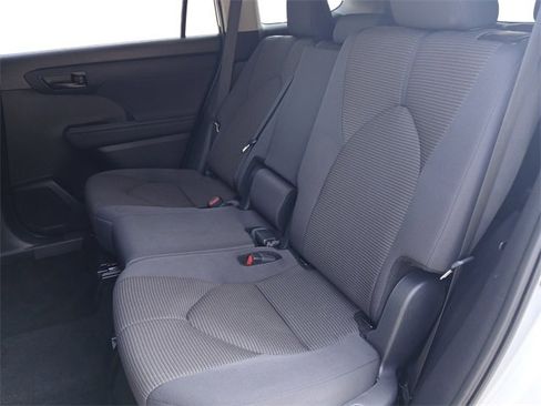 Used 2024 Toyota Highlander LE image 42