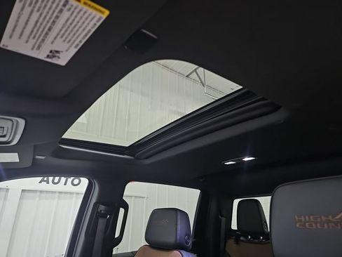 Used 2024 Chevrolet Silverado 1500 High Country w/ Technology Package AWD/4WD image 21