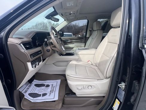 Used 2021 GMC Yukon XL Denali w/ Denali Premium Package image 11