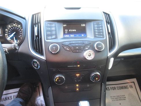 Used 2017 Ford Edge SE image 21